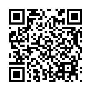 这人一边说一边用手指了指把总和洪亚伦几人二维码生成