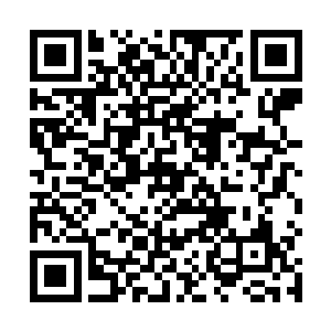这会儿我便看到了来来往往的同学都是对着我指指点点二维码生成