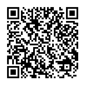 这会看着整个中队都引以为傲的雕象下面有着一个不明不白的东西二维码生成