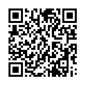 这位小姑娘正滴溜溜的转着眼珠子看着她二维码生成