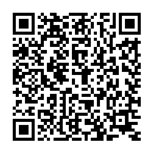 这屋子里的人一个个惊异地看着这个直到现在才进入会议室里的男人二维码生成