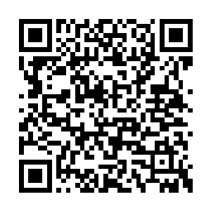 这扇大门或者说这座黑色石碑和第一个入口一样二维码生成