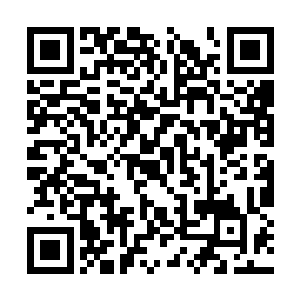 这才动作有些僵硬地在每人的茶杯里倒起了茶水来二维码生成