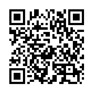 这时候正在低着头眼神专注地玩着手机二维码生成