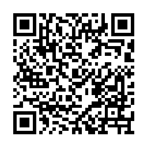 这时候被他揽在怀里的阮荷黎偷偷地瞟了他一眼二维码生成