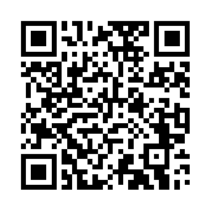 这时她已经可以看清那个人的模样了二维码生成