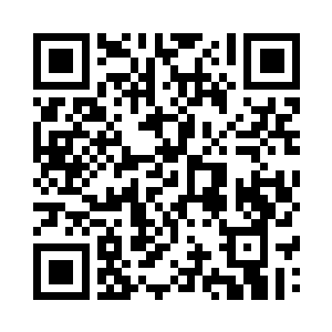 这时我们准备打篮球的都在操场中间二维码生成