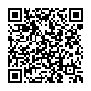 这时的他看见了端着手枪冲入天台的五六名杀手二维码生成