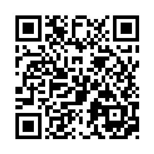 这样的男人却一脸溺爱的推着一个瘸子二维码生成