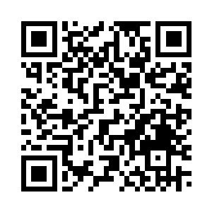 这辆面包车的车头撞开路边的栏杆二维码生成