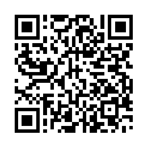 这边依依又快活的扔出一堆乱七八糟的东西来二维码生成