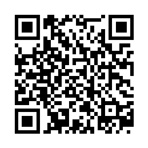 远看木门就要被外面那降头师给撞开二维码生成