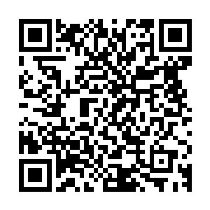 远远观看的蓝天下还有蓝洛人的目光都流露出一丝向往和羡慕来二维码生成