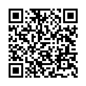 连忙弯腰将自己身上唯一的白衬衫往下拉了拉二维码生成