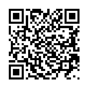 迷迷糊糊翻身中扯住了对方的黑色大衣二维码生成