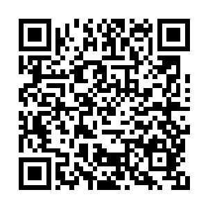 那一群巨大的烟囱在洗蓝的天空下显得格外刺眼二维码生成