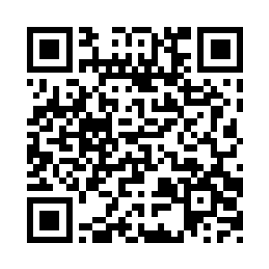 那三个戴着文胸的女大学生也跟了出来二维码生成