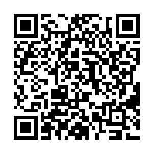 那两颗甩出来的巨大铁球几乎是擦着极光战神的车身而过二维码生成