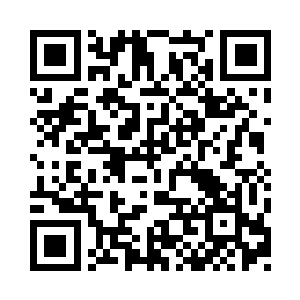 那个下巴上满是胡子茬的年轻人继续说道二维码生成