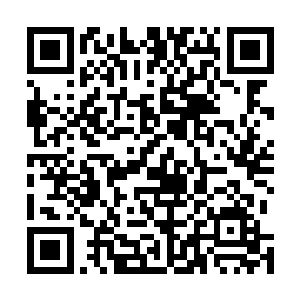 那个人也规规矩矩的在张铁旁边的椅子上正襟危坐的坐好二维码生成