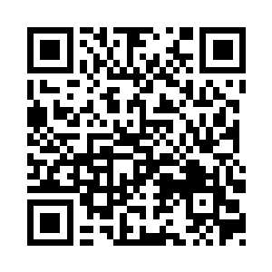 那个女人的另外一只手则扬起了一把枪二维码生成