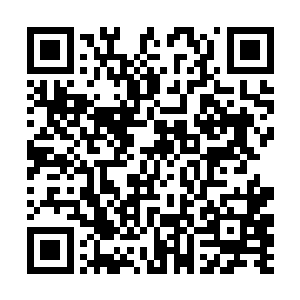 那个手握刀片切割大汉用力嗅了嗅空气中弥散的肉香二维码生成