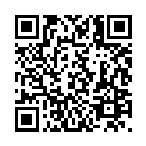 那个扶着大木桶边缘盯着自己的眼睛二维码生成