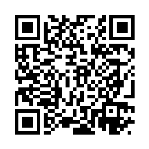 那个男子扑通一声跪在了我们的面前二维码生成