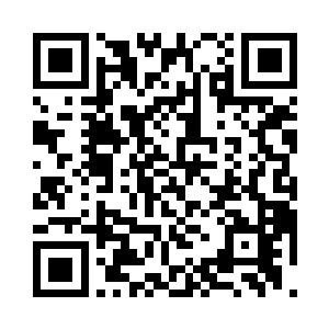 那个男子看到自己被人无视并没有生气二维码生成