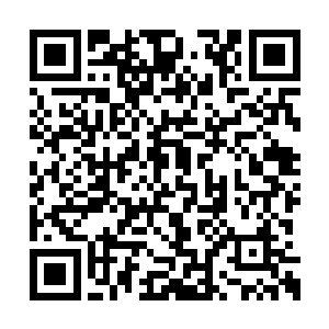 那个黑人老大用手里的钢管很有节奏的敲着地面二维码生成