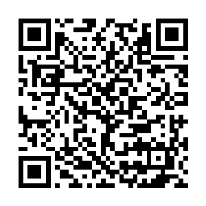 那些人都要扣动扳机的时候独眼走到了扩音器附近二维码生成