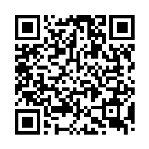 那些士兵纷纷将自己手的兵器扔进沼泽地里二维码生成