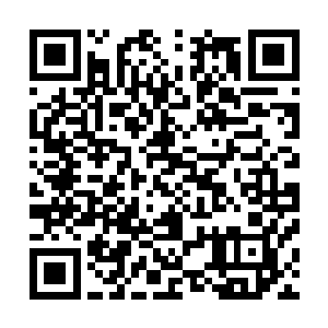 那些穿着土黄色袍子的人手中拿着皮鞭铁链在旁边充当监工二维码生成