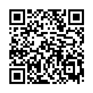 那些跟他相熟的伙计已经忍不住笑起他了二维码生成