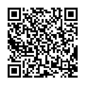 那些银河贵族的年轻人全部都目瞪口呆的看着那巨大的全息投影二维码生成