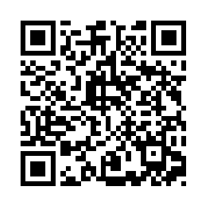 那人身上的衣袍闪着比火还要艳丽的红艳二维码生成