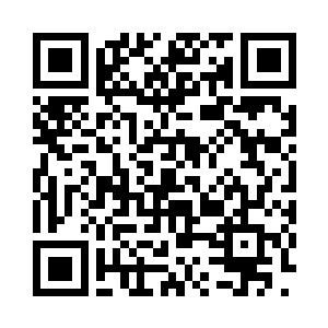 那位与衙役一同进来的壮士就站在他侧方二维码生成