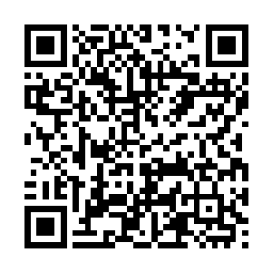 那刻画在山峰上的那个符字便突然绽放出万丈金光二维码生成