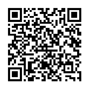 那副无框眼镜早就被叶妩换成了跟她同款的男学生眼镜二维码生成