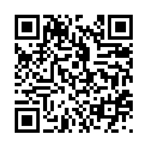 那台上的殇月姑娘掀开包袱看了一眼二维码生成