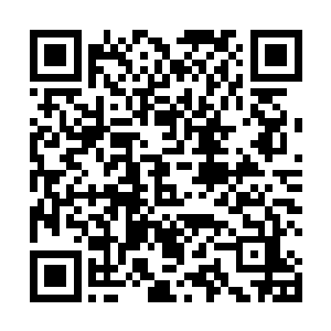 那吧台内的男服务员再次机械般的将头轻轻斜到了一边二维码生成