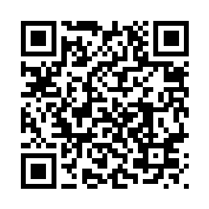 那四名修真者已经到了三人的对面二维码生成