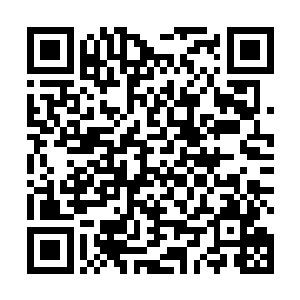 那士兵顶着额头的血洞开始朝奥斯本和塞西尔疯狂射击二维码生成