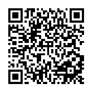 那女人妆画得很是妖艳的媚眼还故意朝夏云杰那边瞟了一眼二维码生成