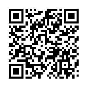 那对农村来的夫妇在张铁身后三十米外走着二维码生成