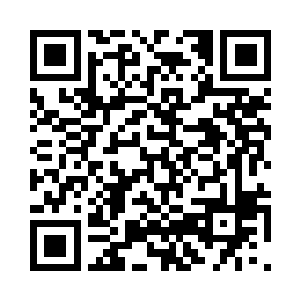 那年轻人也是注意到了木云婷的存在二维码生成