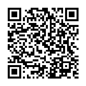 那座上半截依旧散着迷人光芒的豪华巨轮从视野中缓缓远离二维码生成