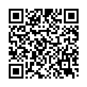 那扔果子的小姐把小宝从椅子上拽了下来二维码生成