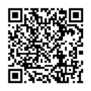 那柄明光闪闪的匕首终于还是从霍君白右胸透入二维码生成