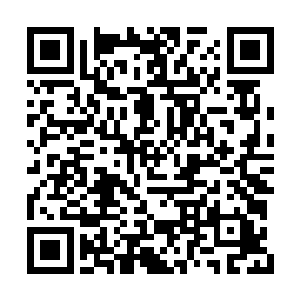 那氤氲的水蒸气让光滑透亮的玻璃蒙上一层水雾二维码生成